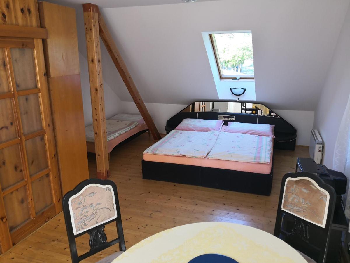 Ubytovani U Machova Jezera - Apartmany - Ludmila Grulisova Doksy  Eksteriør billede