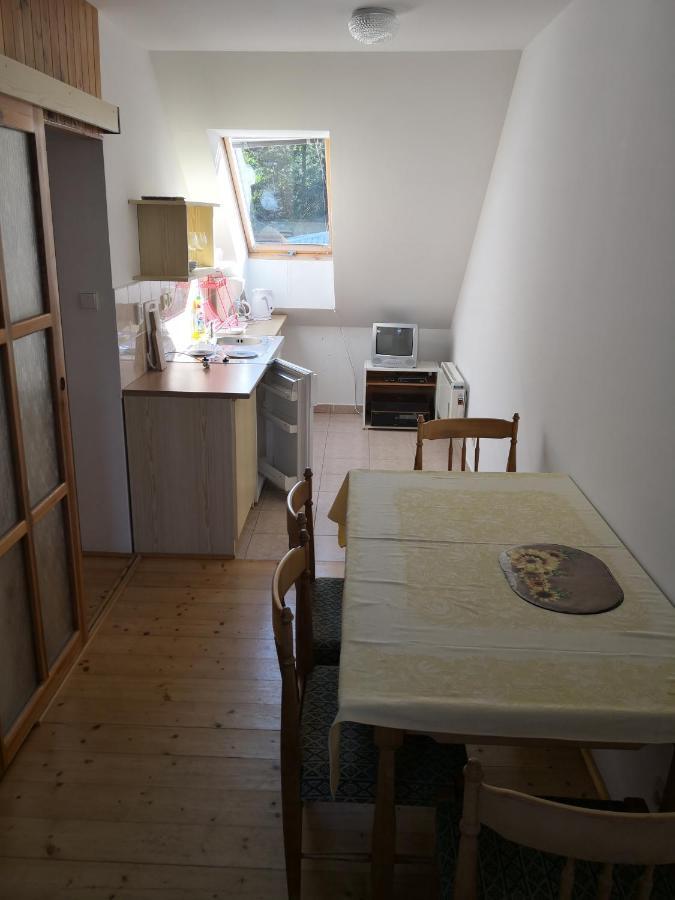 Ubytovani U Machova Jezera - Apartmany - Ludmila Grulisova Doksy  Eksteriør billede