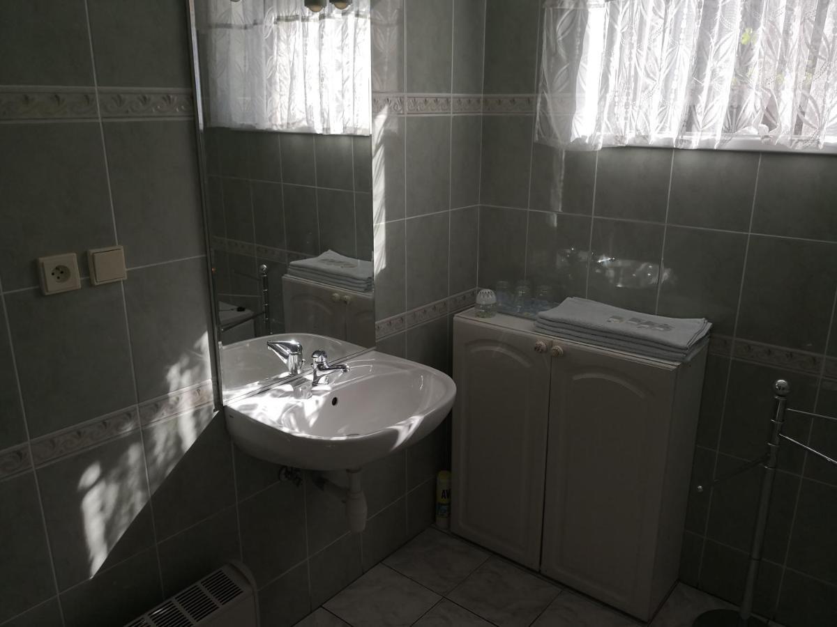Ubytovani U Machova Jezera - Apartmany - Ludmila Grulisova Doksy  Eksteriør billede